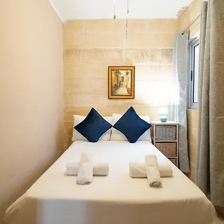 1859 Knights Castle - Sliema Ferries - Seaside Holiday home *